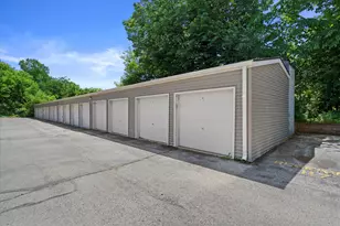 N114W16680 Crown Dr, Germantown, WI 53022 - Photo 17