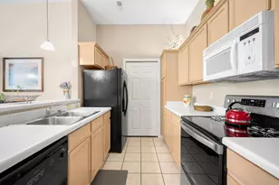 7045 S Riverwood Blvd, Franklin, WI 53132 - Photo 7