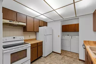 516 Marshal Ct, West Bend, WI 53090 - Photo 5