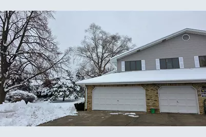1435  Sun Valley Dr #201, Racine, WI 53406 - Photo 1