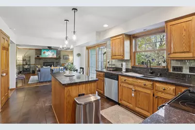 9740 W Huntington Dr, Mequon, WI 53097 - Photo 9