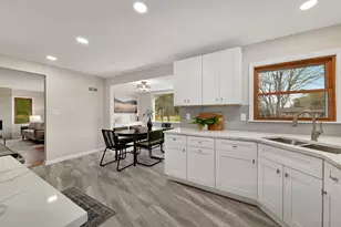 10039 N Sunnycrest Dr, Mequon, WI 53092 - Photo 9