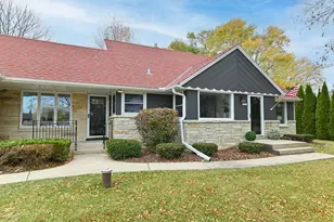 10039 N Sunnycrest Dr, Mequon, WI 53092 - Photo 37