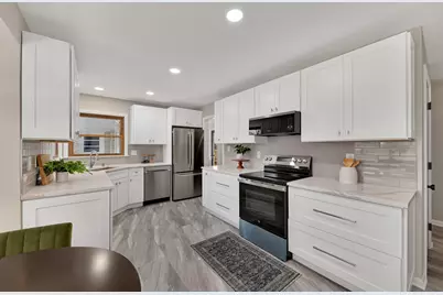 10039 N Sunnycrest Dr, Mequon, WI 53092 - Photo 7