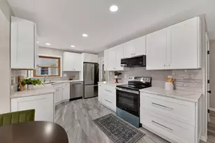 10039 N Sunnycrest Dr, Mequon, WI 53092 - Photo 7