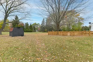 10039 N Sunnycrest Dr, Mequon, WI 53092 - Photo 29