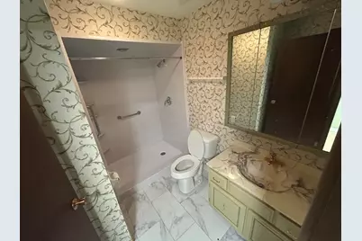 5253 N Lovers Lane Rd #204, Milwaukee, WI 53225 - Photo 15