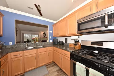 636  Pewaukee Rd #H, Pewaukee, WI 53072 - Photo 7