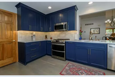 675  Charleston Ct #B, Brookfield, WI 53045 - Photo 5