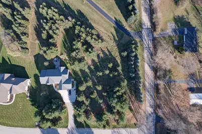 902  Meyers Ct, Wales, WI 53183 - Photo 3