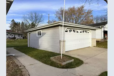 N88W17868 N Christman Rd, Menomonee Falls, WI 53051 - Photo 25