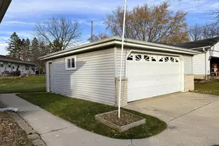 N88W17868 N Christman Rd, Menomonee Falls, WI 53051 - Photo 25
