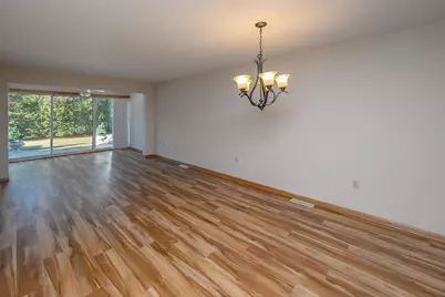 653  Hartford Sq, Hartford, WI 53027 - Photo 7