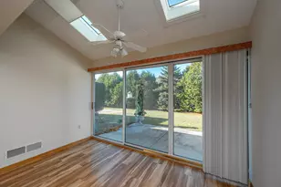 653 Hartford Square, Hartford, WI 53027 - Photo 9