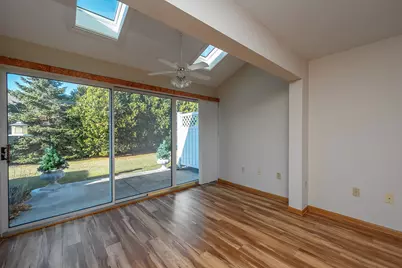 653  Hartford Sq, Hartford, WI 53027 - Photo 11