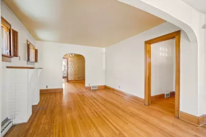 421  Augusta St, Racine, WI 53402 - Photo 5