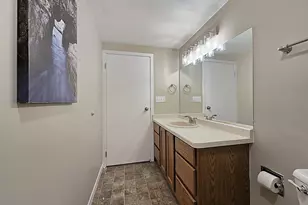 6512 S Parkedge Cir, Franklin, WI 53132 - Photo 29