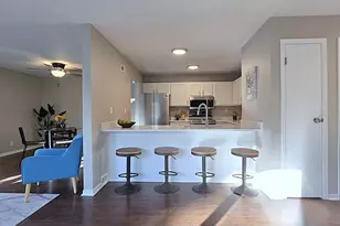 6512 S Parkedge Cir, Franklin, WI 53132 - Photo 9