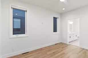 4192 E Lake Vista Blvd, Oak Creek, WI 53154 - Photo 23