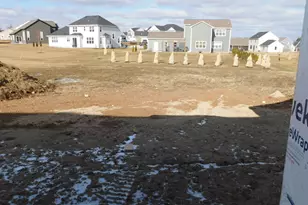 792 N Sparrow Wy, Grafton, WI 53024 - Photo 3