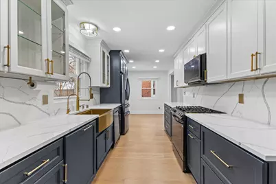 555 N 105th St, Wauwatosa, WI 53226 - Photo 9