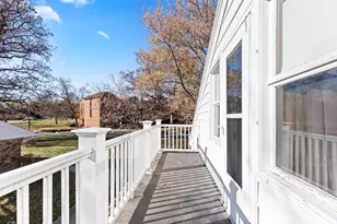 5147 S Camelot Ln, Greenfield, WI 53221 - Photo 7