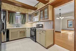 1518 Torrison Dr, Manitowoc, WI 54220 - Photo 9