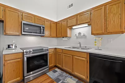 9322 W Loomis Rd #4, Franklin, WI 53132 - Photo 11