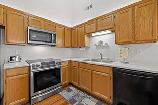 9322 W Loomis Rd, Franklin, WI 53132 - Photo 11