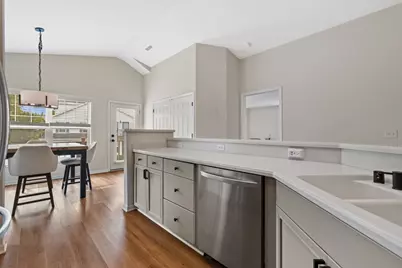 1203  Woodbury Cmn #B, Waukesha, WI 53189 - Photo 11