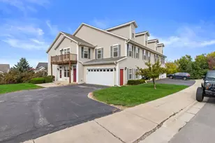 1203 Woodbury Common, Waukesha, WI 53189 - Photo 41