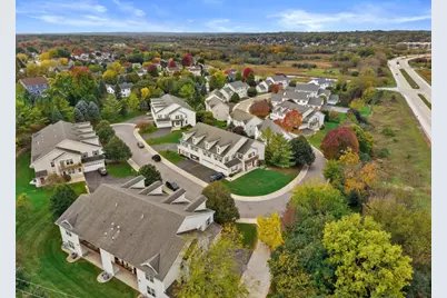 1203  Woodbury Cmn #B, Waukesha, WI 53189 - Photo 33