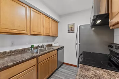 3333  5th Ave #7E, South Milwaukee, WI 53172 - Photo 3