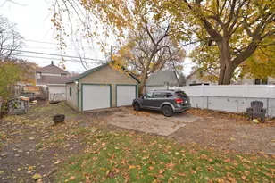 2029 Summit Ave, Racine, WI 53404 - Photo 13