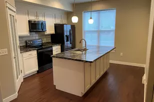 818 N 6th St, Manitowoc, WI 54220 - Photo 3