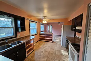 1305 Endl Blvd, Fort Atkinson, WI 53538 - Photo 3