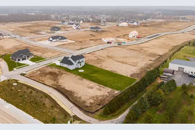 416  Sandstone St, Slinger, WI 53086 - Photo 5