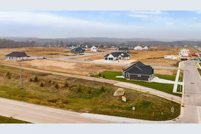 416  Sandstone St, Slinger, WI 53086 - Photo 3