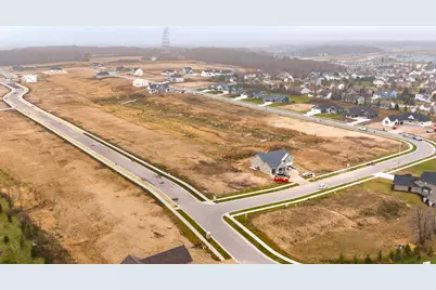 363  Sandstone St, Slinger, WI 53086 - Photo 5