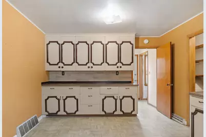 1330  Mayflower Ave, Sheboygan, WI 53083 - Photo 3