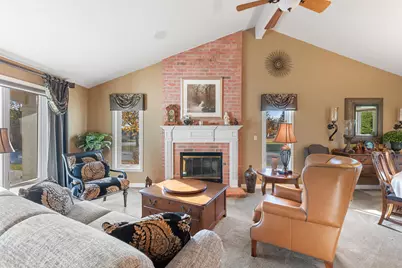 5405  Somerset Ln, Greenfield, WI 53221 - Photo 3