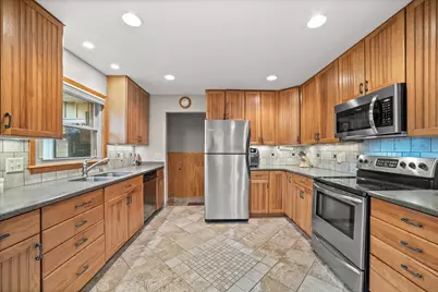 6183 N 118th St, Milwaukee, WI 53225 - Photo 7