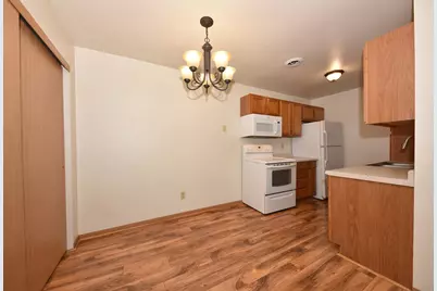 W170N11583  Armada Dr #16, Germantown, WI 53022 - Photo 11