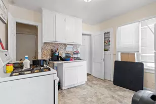 4200 W Bonny Pl, Milwaukee, WI 53216 - Photo 5