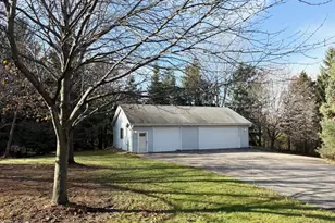 546 Herford Dr, Wales, WI 53183 - Photo 3