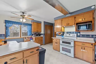 5721 N 58th St, Milwaukee, WI 53218 - Photo 11