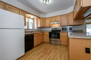 W180N9890 Riversbend Circle, Germantown, WI 53022 - Photo 9