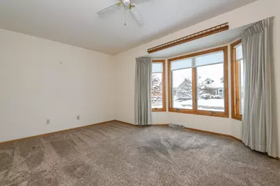 W180N9890  Riversbend Cir, Germantown, WI 53022 - Photo 15