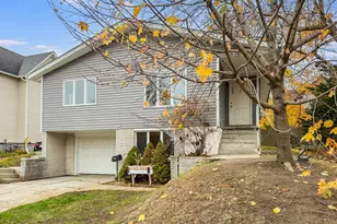 718 S 22nd St, Manitowoc, WI 54220 - Photo 3