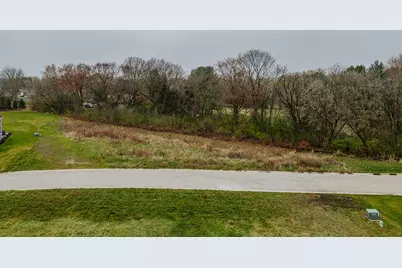 W275S3617  Payne Stewart Ct, Waukesha, WI 53189 - Photo 3